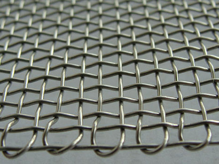 <a href=http://m.6jmc.com target='_blank'>軋花網(wǎng)</a>在石油鉆井平臺防護的應(yīng)用案例